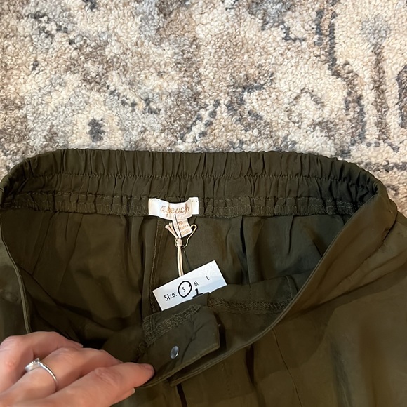Nwt olive green, two piece outfit. - Picture 5 of 6